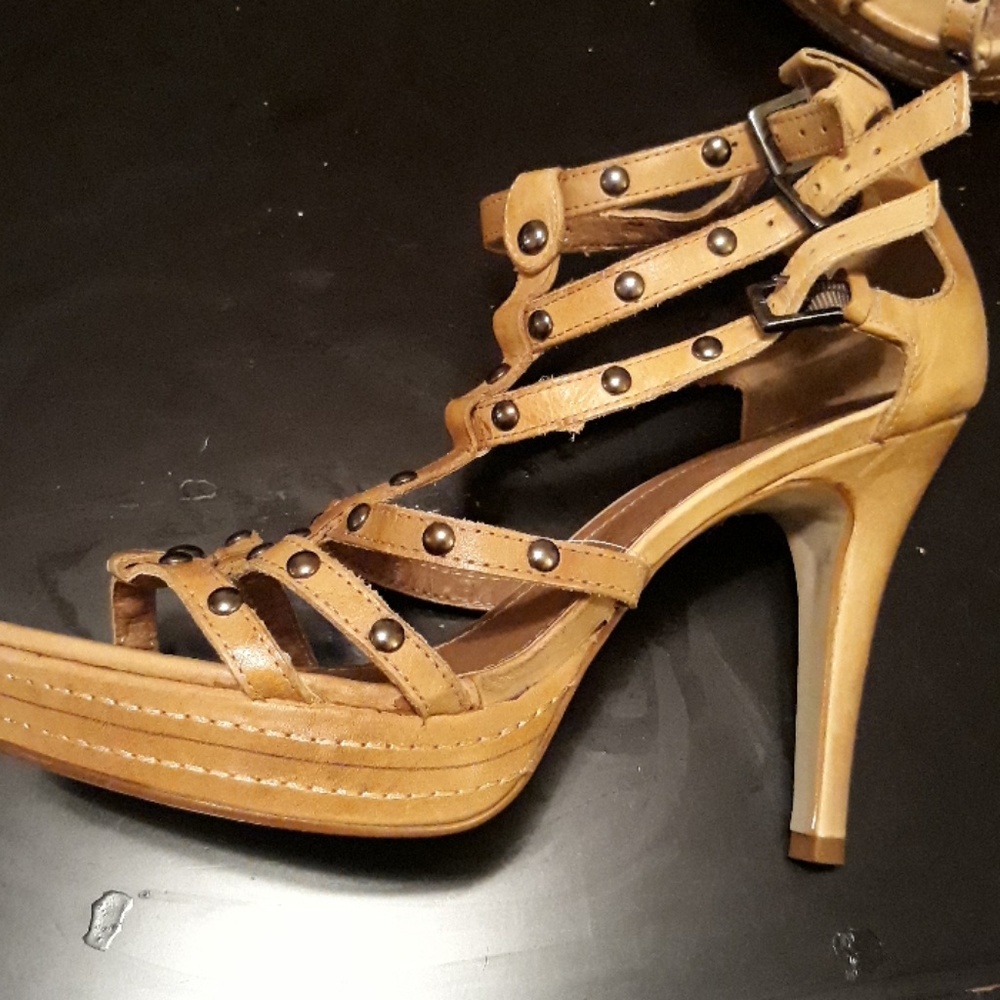 Heels - Picture 2 of 3